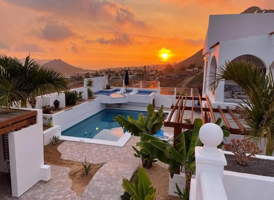 ארונה Gezellige Villa Met Prachtig Zicht En Zwembad מראה חיצוני תמונה