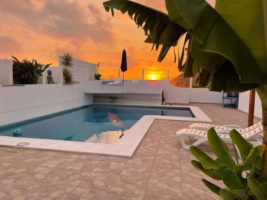 ארונה Gezellige Villa Met Prachtig Zicht En Zwembad מראה חיצוני תמונה