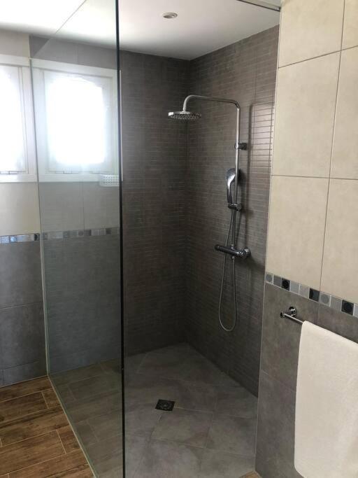 ארונה Gezellige Villa Met Prachtig Zicht En Zwembad מראה חיצוני תמונה