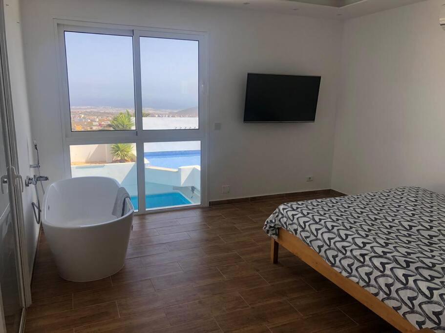 ארונה Gezellige Villa Met Prachtig Zicht En Zwembad מראה חיצוני תמונה