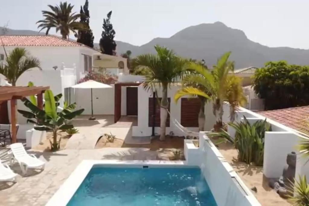 ארונה Gezellige Villa Met Prachtig Zicht En Zwembad מראה חיצוני תמונה